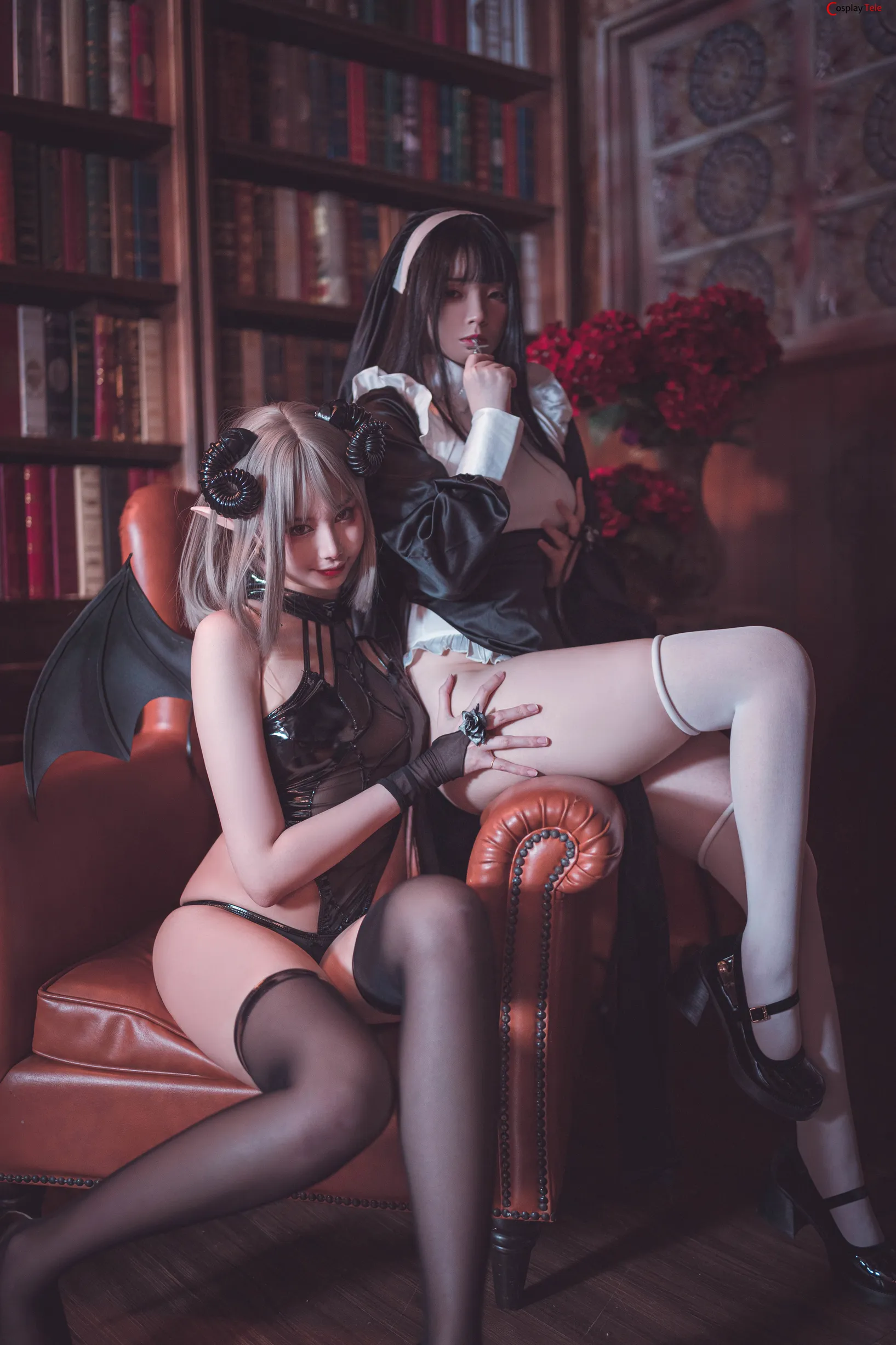 Góc máy nghệ thuật trong bộ ảnh cosplay nữ tu và ác quỷ 4K