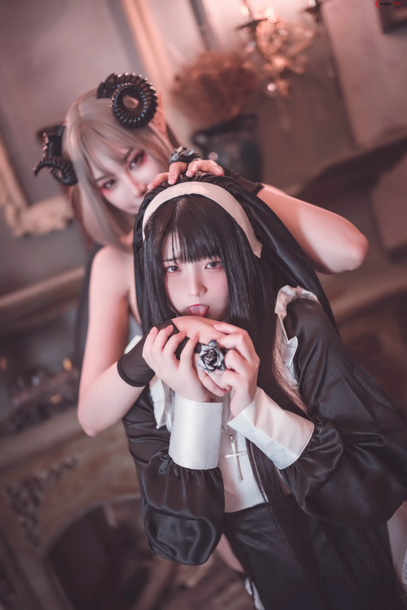 Cosplay nữ tu phong cách nhẹ nhàng lãng mạn dạo phố