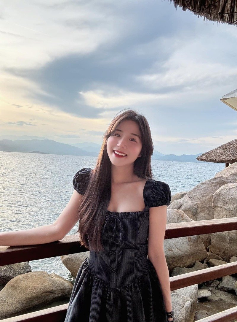 Gu phối đồ sành điệu như fashionista của Tiktoker Vân Chòe