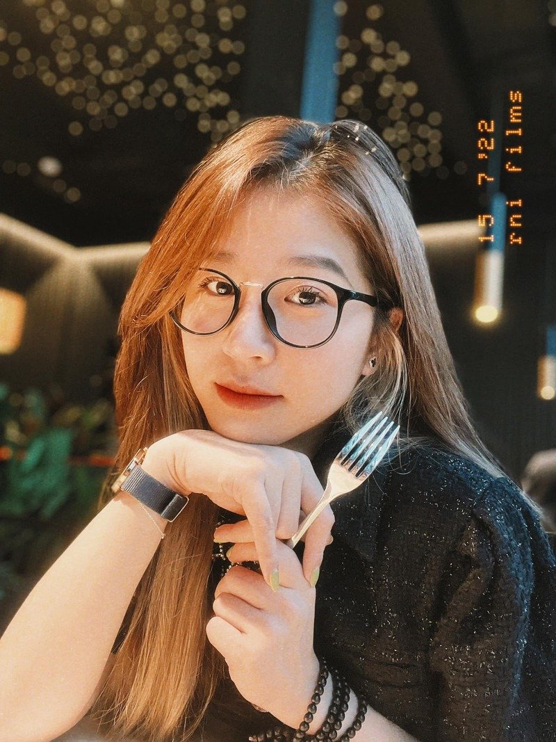 Nụ cười rạng rỡ đốn tim fan của Tiktoker triệu view Vân Chòe