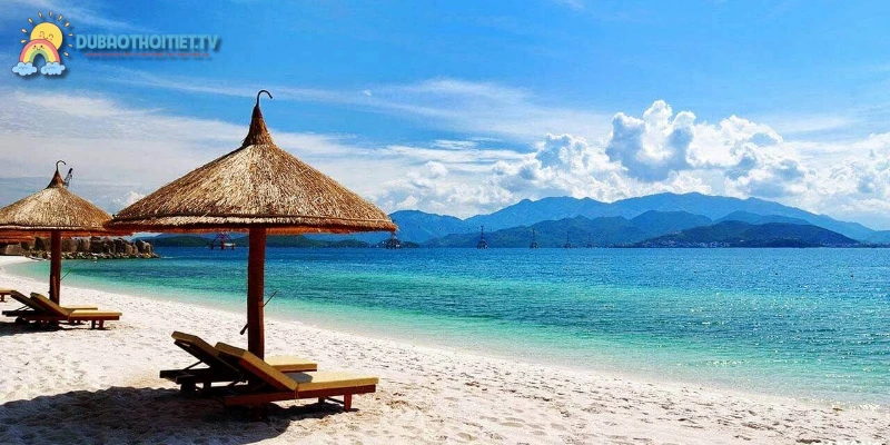 Bãi biển Mỹ Khê là một trong những biển đẹp nhất châu Á