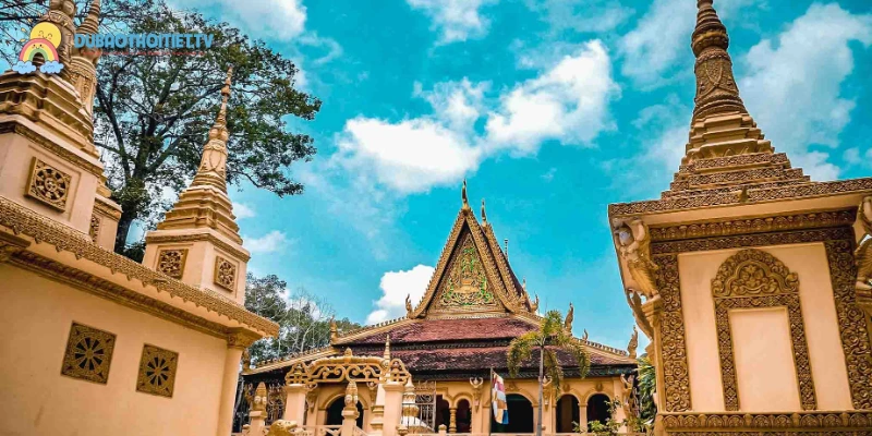 Cảnh quan chùa Âng đặc sắc tạo nên bức tranh muôn màu