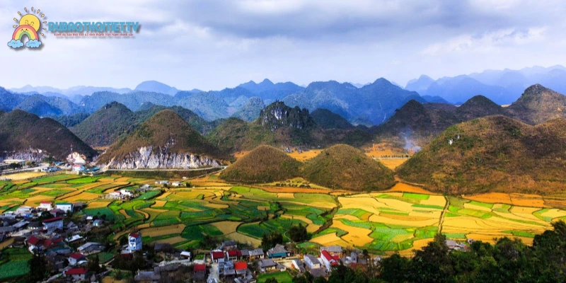 Cao nguyên đá Đồng Văn sở hữu diện tích hơn 2.300 km²