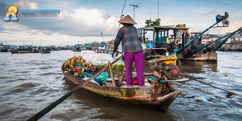 Chợ nổi Cái Bè nổi tiếng là trung tâm giao thương lớn nhất ĐBSCL