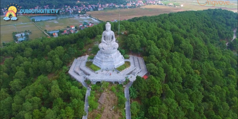 Chùa Phật Tích là điểm hành hương quen thuộc dịp đầu xuân