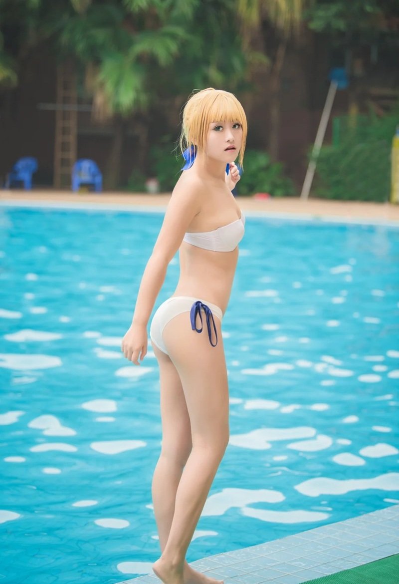 Góc máy nghệ thuật trong bộ ảnh cosplay bikini bãi biển