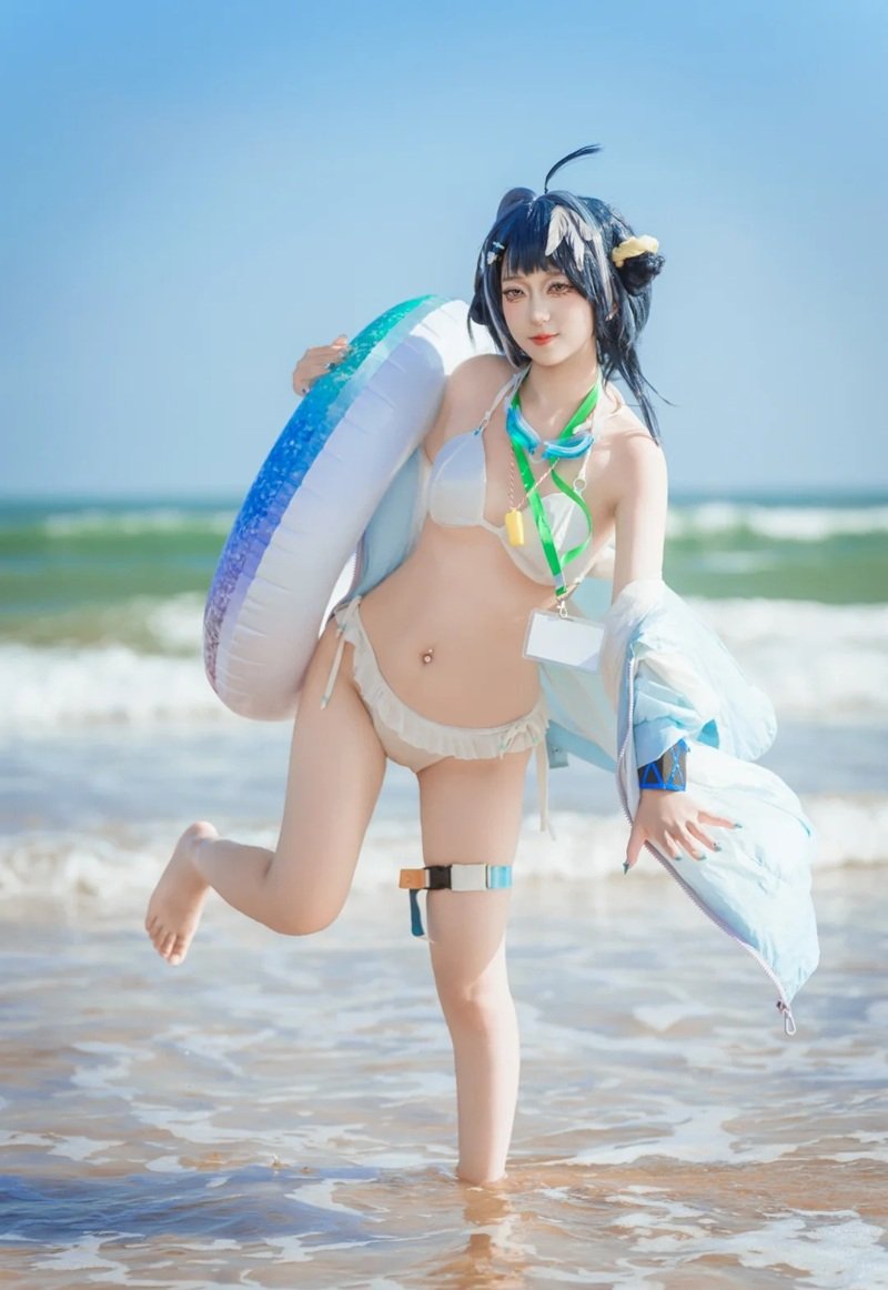 Ảnh cosplay bikini Boa Hancock One Piece thần thái nữ vương