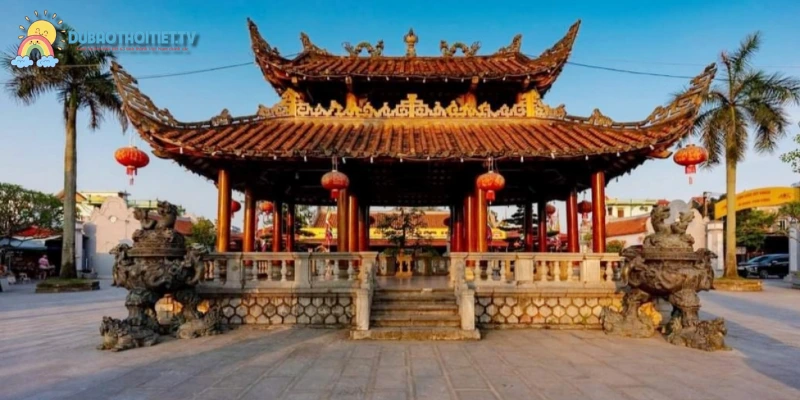 Du khách nên tham quan vào buổi sáng tránh đông đúc