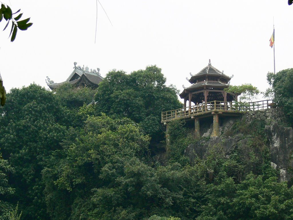 Không gian xanh mát của ngọn núi linh thiêng