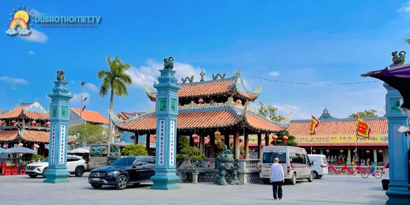 Phủ Dầy là nơi thờ Mẫu nổi tiếng của tỉnh Nam Định cũ