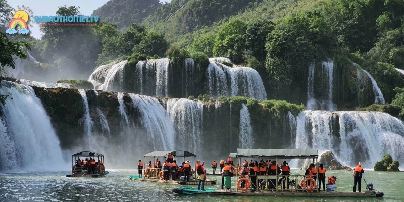 Thác Bản Giốc sở hữu vẻ đẹp nhiều tầng uyển chuyển