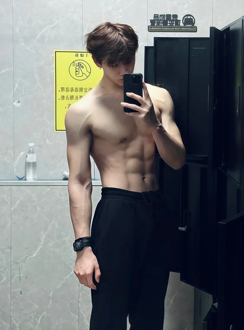 Body 6 múi không mỡ thừa của các mỹ nam thể hình