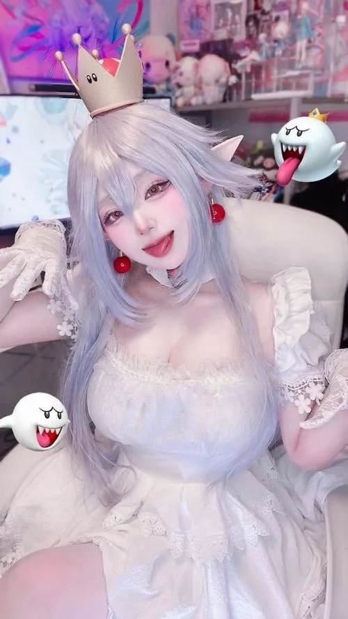 Cosplay vú bự diện váy lụa xuyên thấu đầy khiêu khích