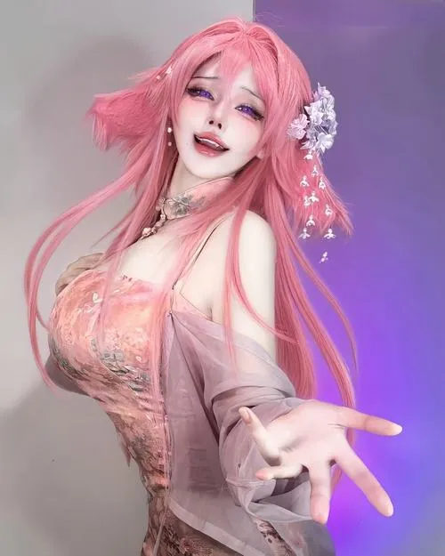 Ảnh gái xinh cosplay ngực bự diện trang phục bó sát lôi cuốn
