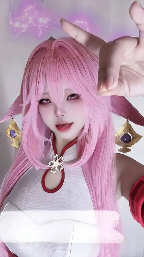 Thần thái cosplay sexy đầy ma mị thu hút mọi ánh nhìn