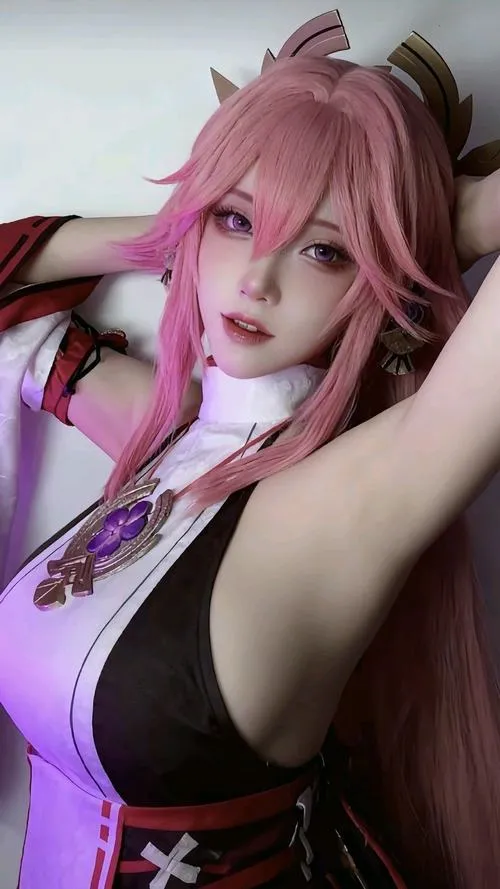 Gái xinh cosplay ngực bự diện trang phục y tá sexy
