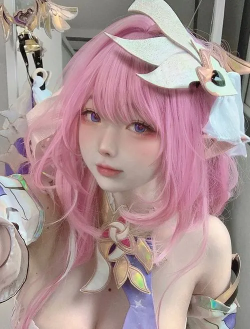 Cosplay vú bự diện bikini cách điệu cực kỳ nóng bỏng