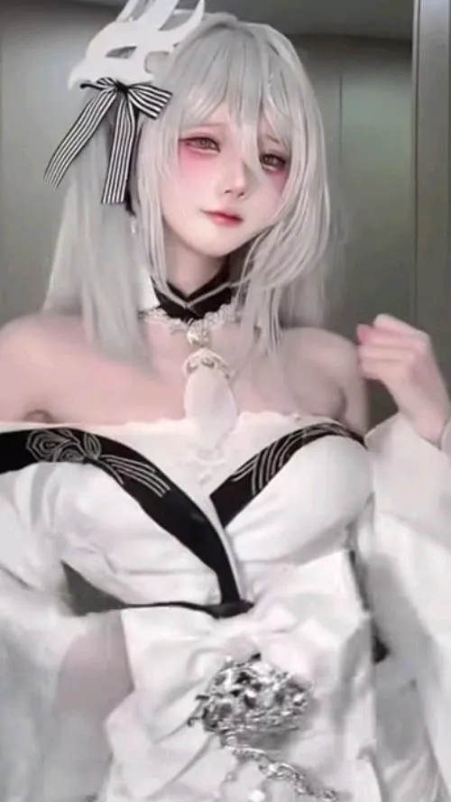 Gái xinh cosplay ngực bự góc chụp nghiêng tôn vinh bộ ngực to