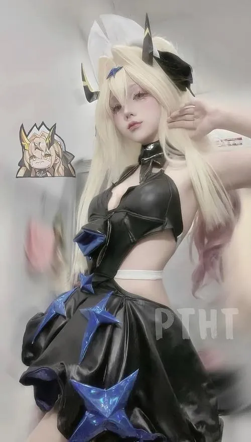 Gái xinh cosplay ngực bự khoe trọn đường cong dưới nước