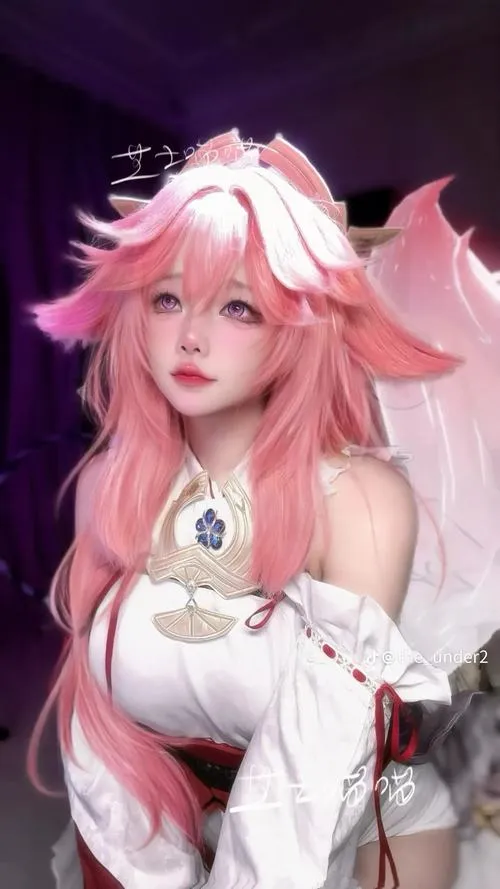 Gái xinh cosplay ngực bự diện váy ngủ mỏng manh gợi cảm