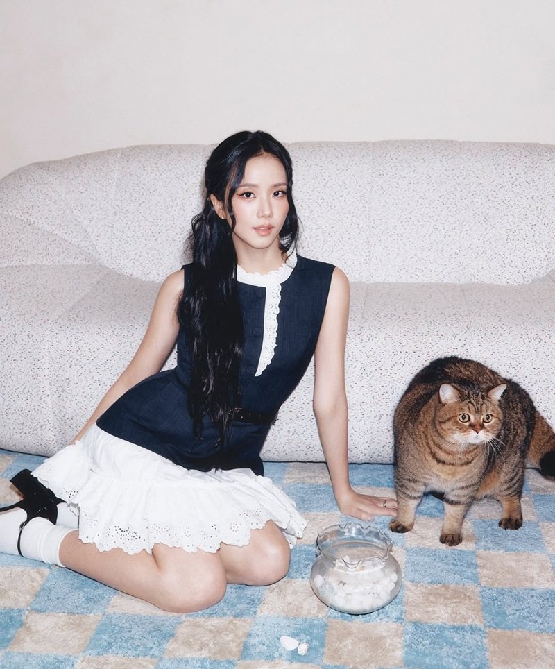 Blackpink quyến rũ lộng lẫy dưới ánh đèn sân khấu rực rỡ