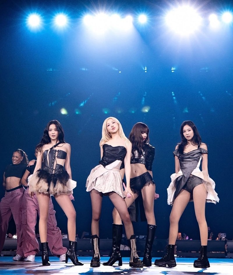Thần thái Blackpink sexy đầy mê hoặc trong từng khung hình