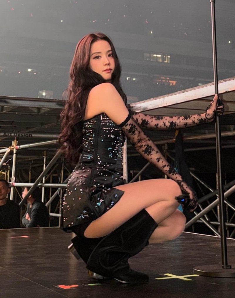 Nhóm nhạc Blackpink sexy trong những bộ outfit diễn cực cháy