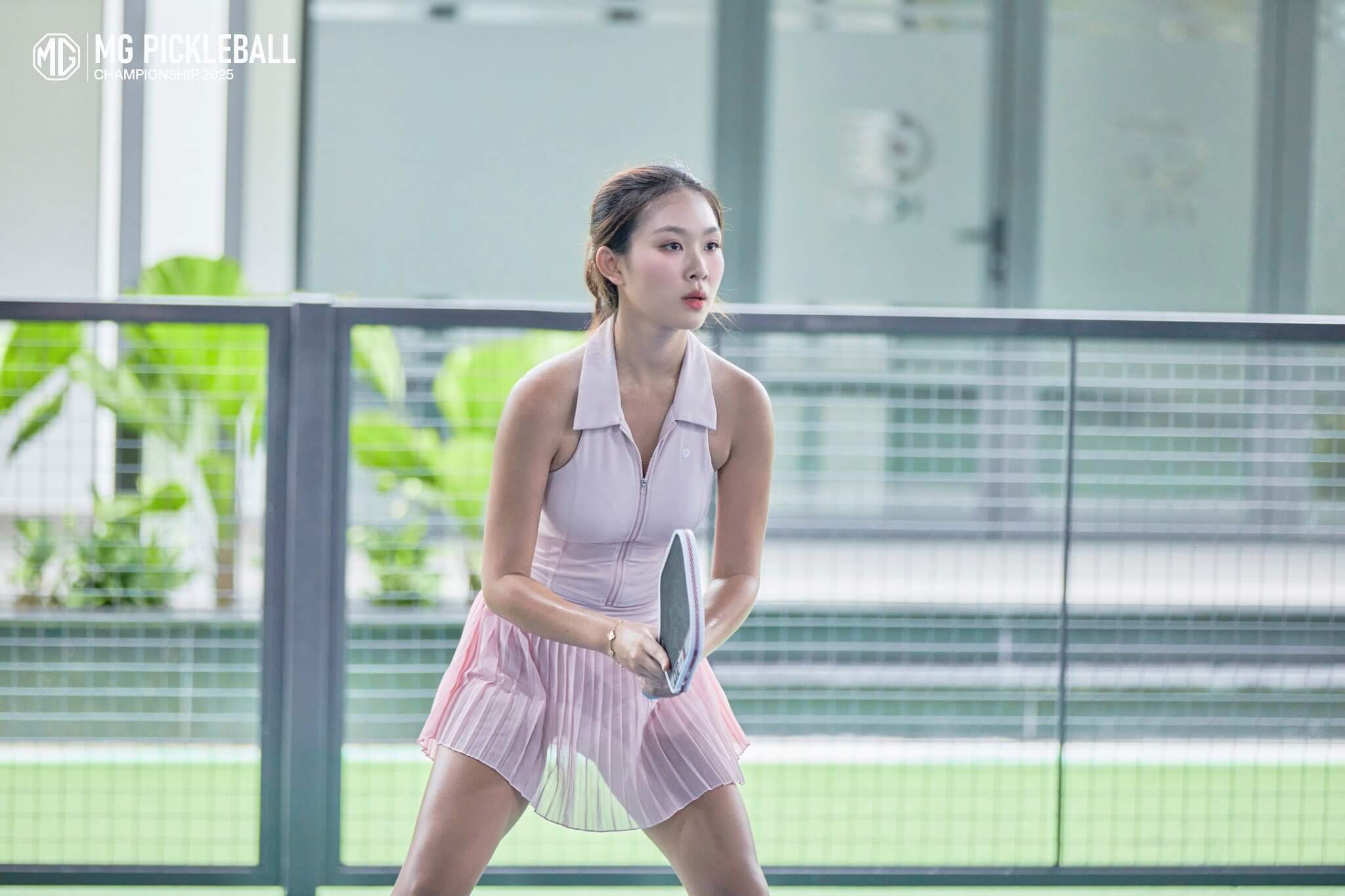 Nàng Kim năng động khi diện đồ tập pickleball