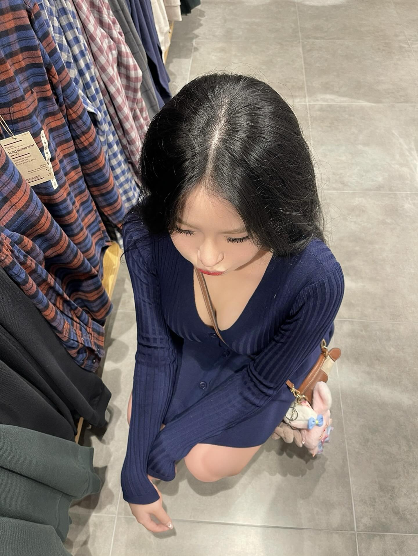 Ảnh gái múp bối cảnh phòng tập múa đầy uyển chuyển