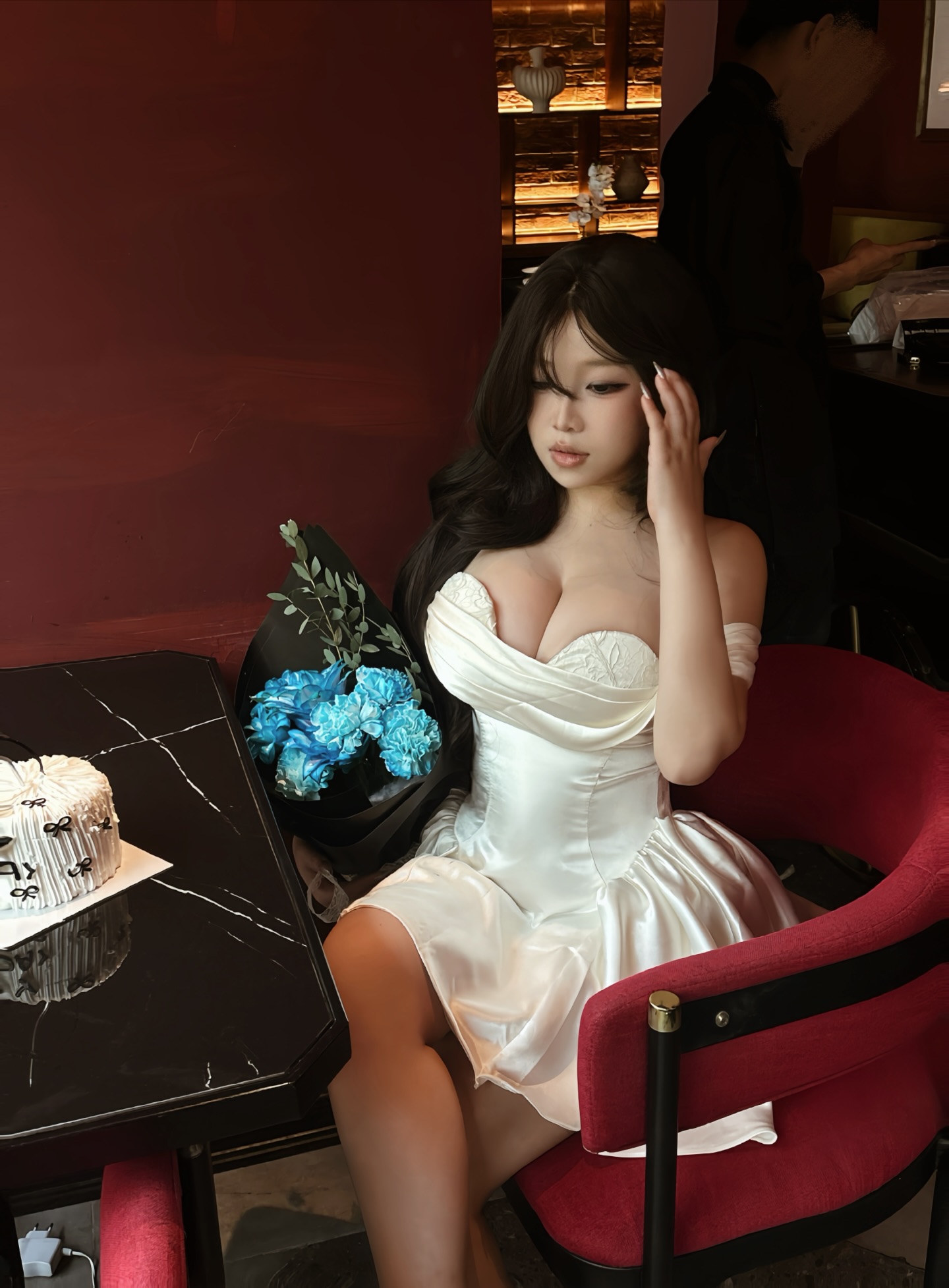 Ảnh gái múp tạo dáng nằm trên giường đầy quyến rũ