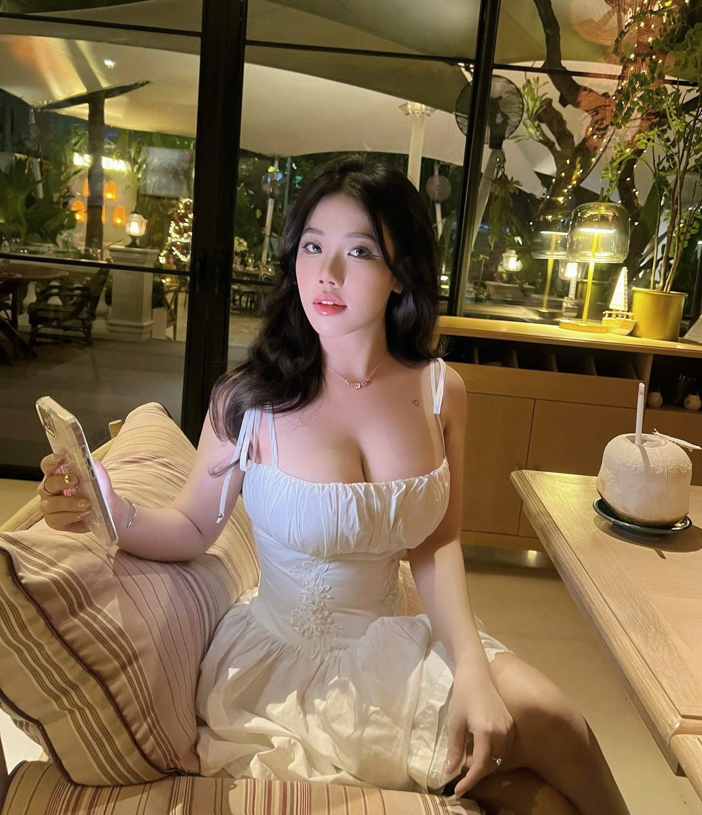 Ảnh gái múp làn da trắng ngần mịn màng cực cháy