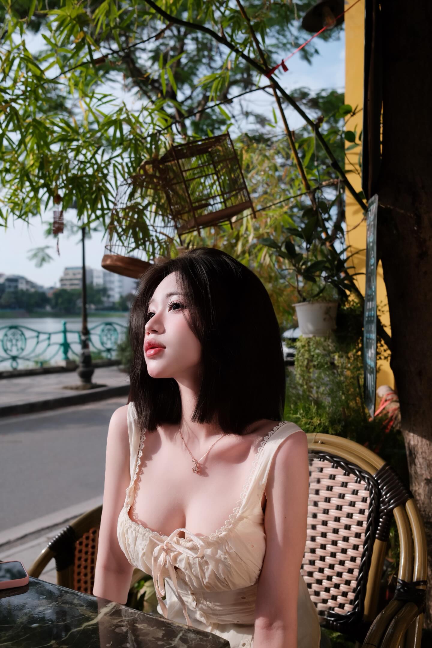 Ảnh gái múp thần thái quyến rũ đầy sức sống