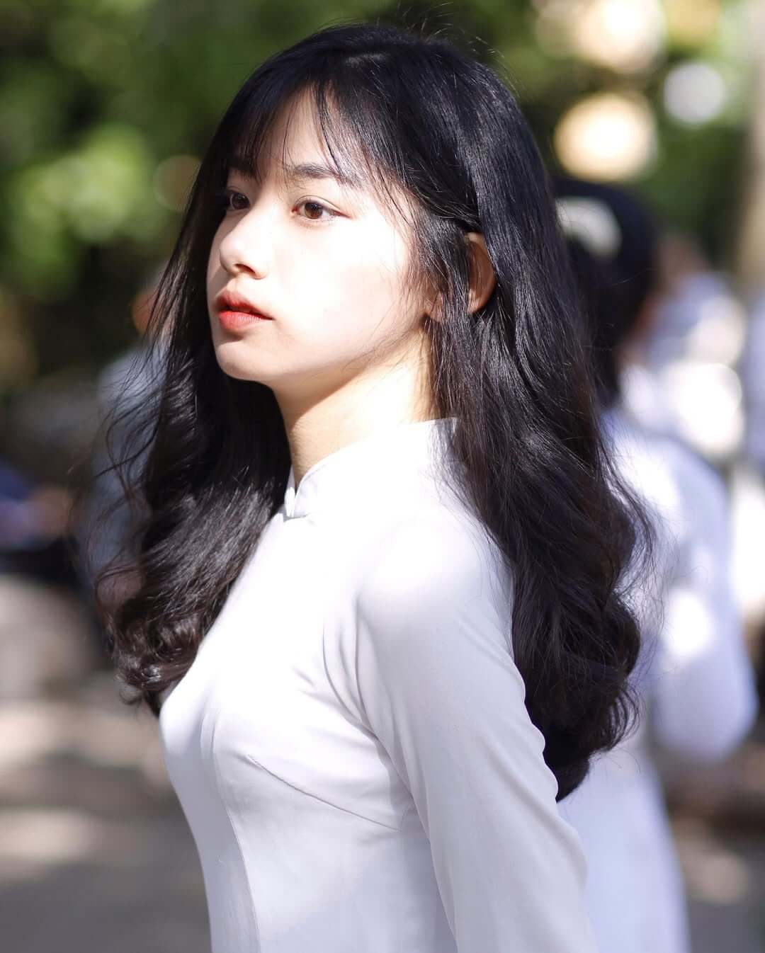 Nữ sinh mang áo dài đầy năng lượng với vóc dáng khỏe khoắn sexy