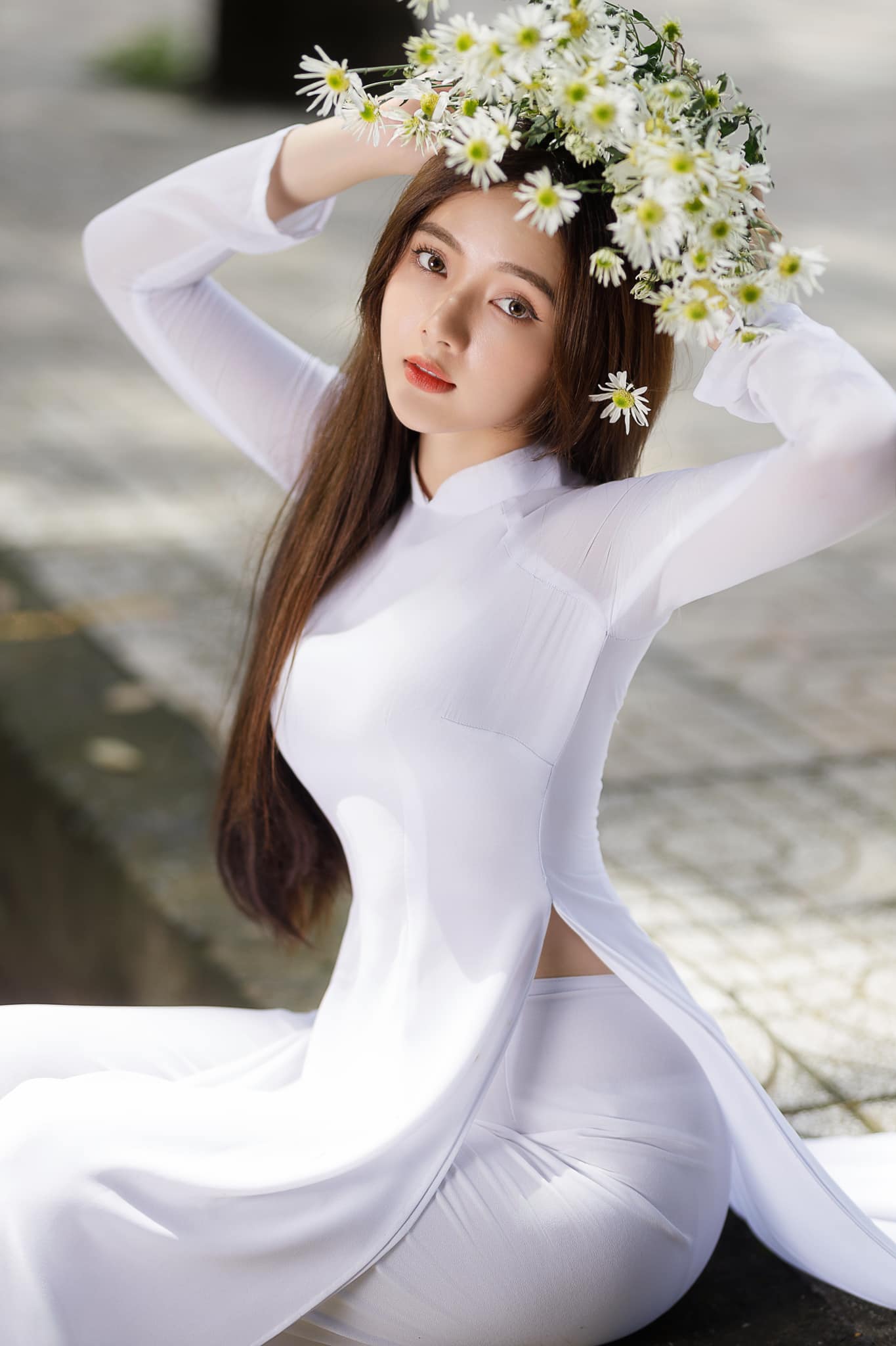 Girl xinh áo dài trắng khoe vóc dáng phổng phao và sức hút mãnh liệt