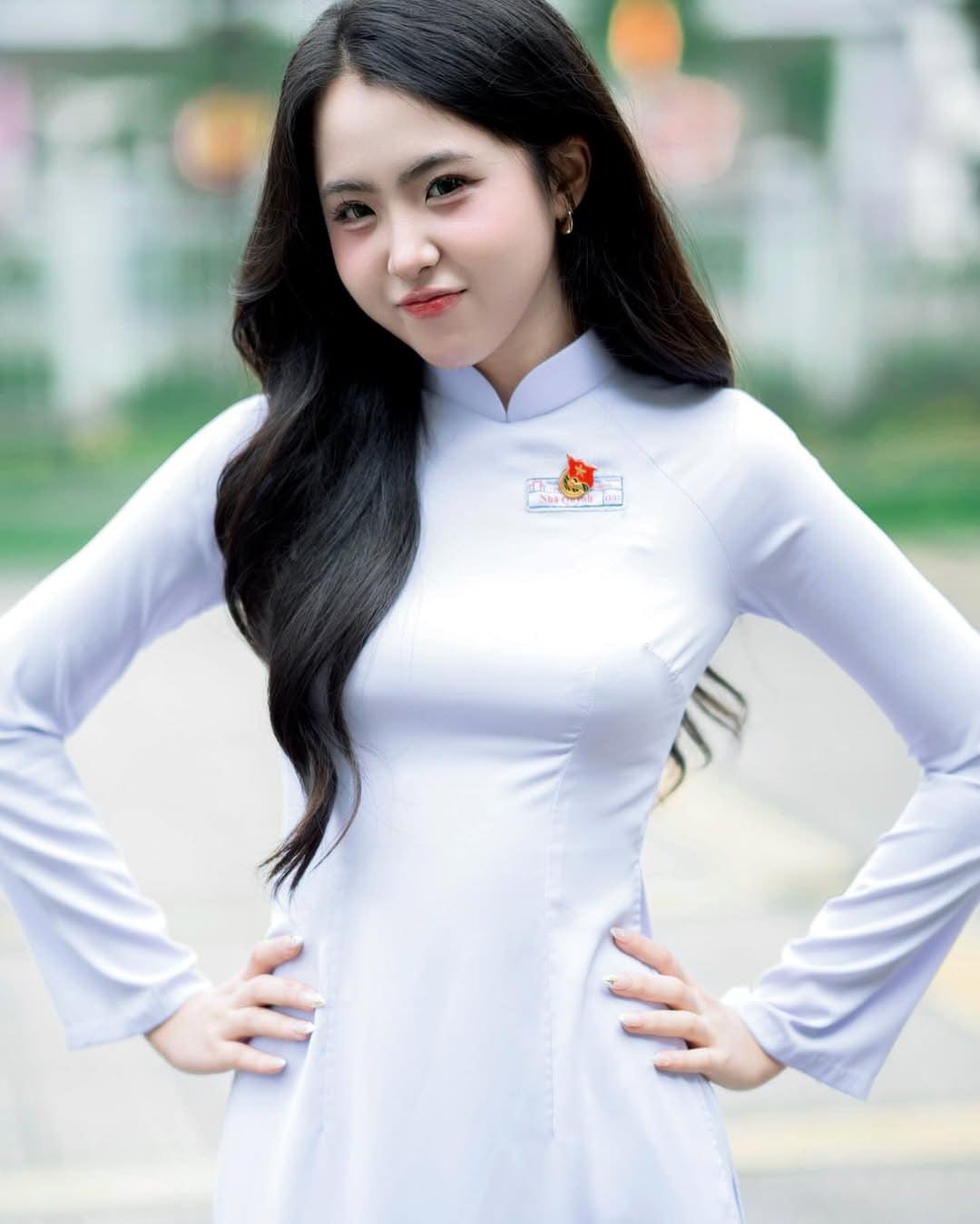 Sức cuốn hút từ vẻ ngoài xinh xắn và gợi cảm của girl xinh áo dài trắng