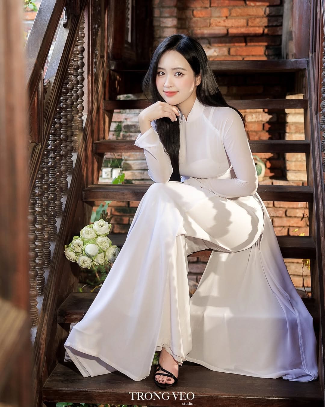 Nữ sinh áo dài thu hút mọi ánh nhìn bởi nhan sắc đỉnh cao