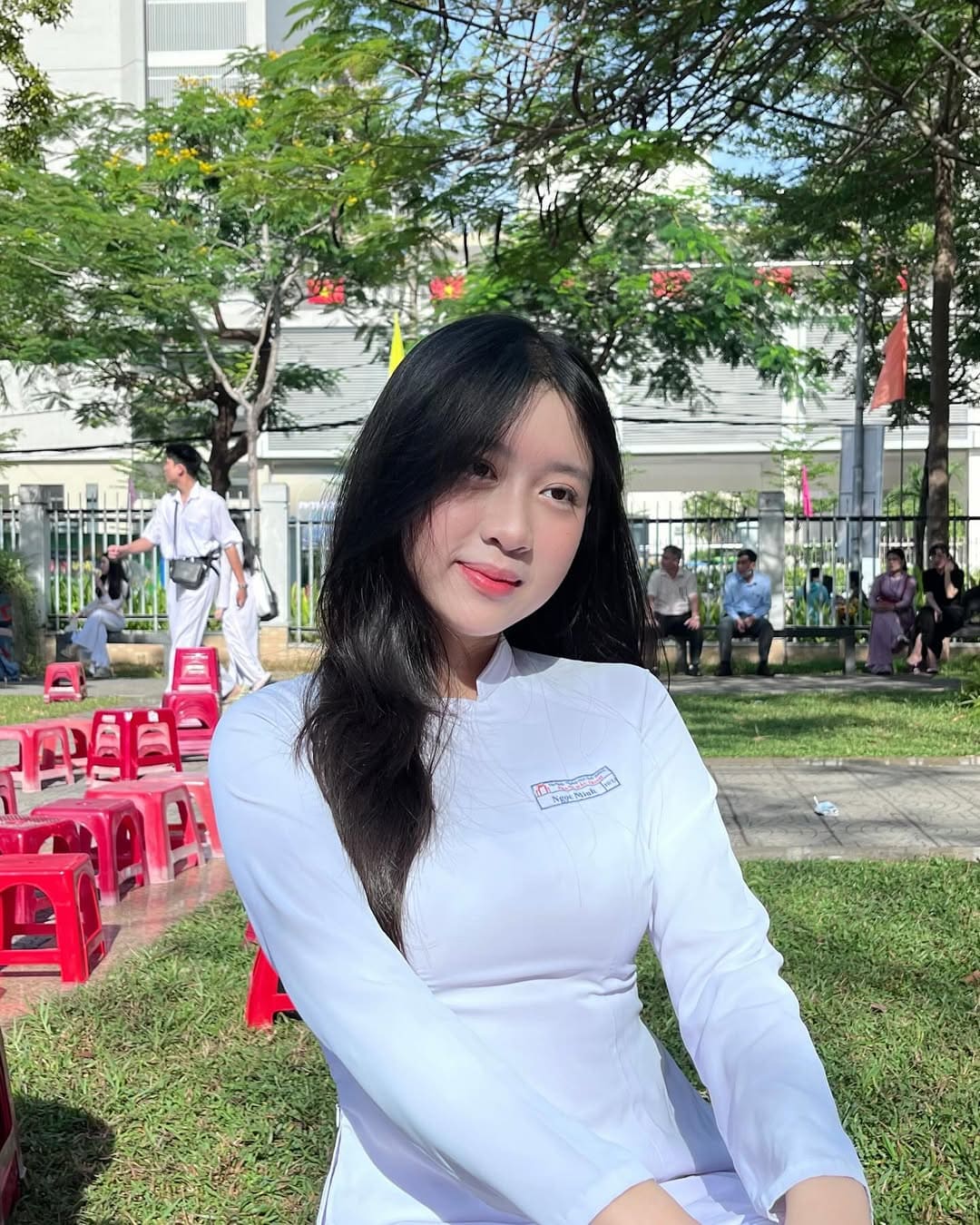 Nữ sinh áo dài thu hút ánh nhìn bởi vóc dáng quyến rũ 4K