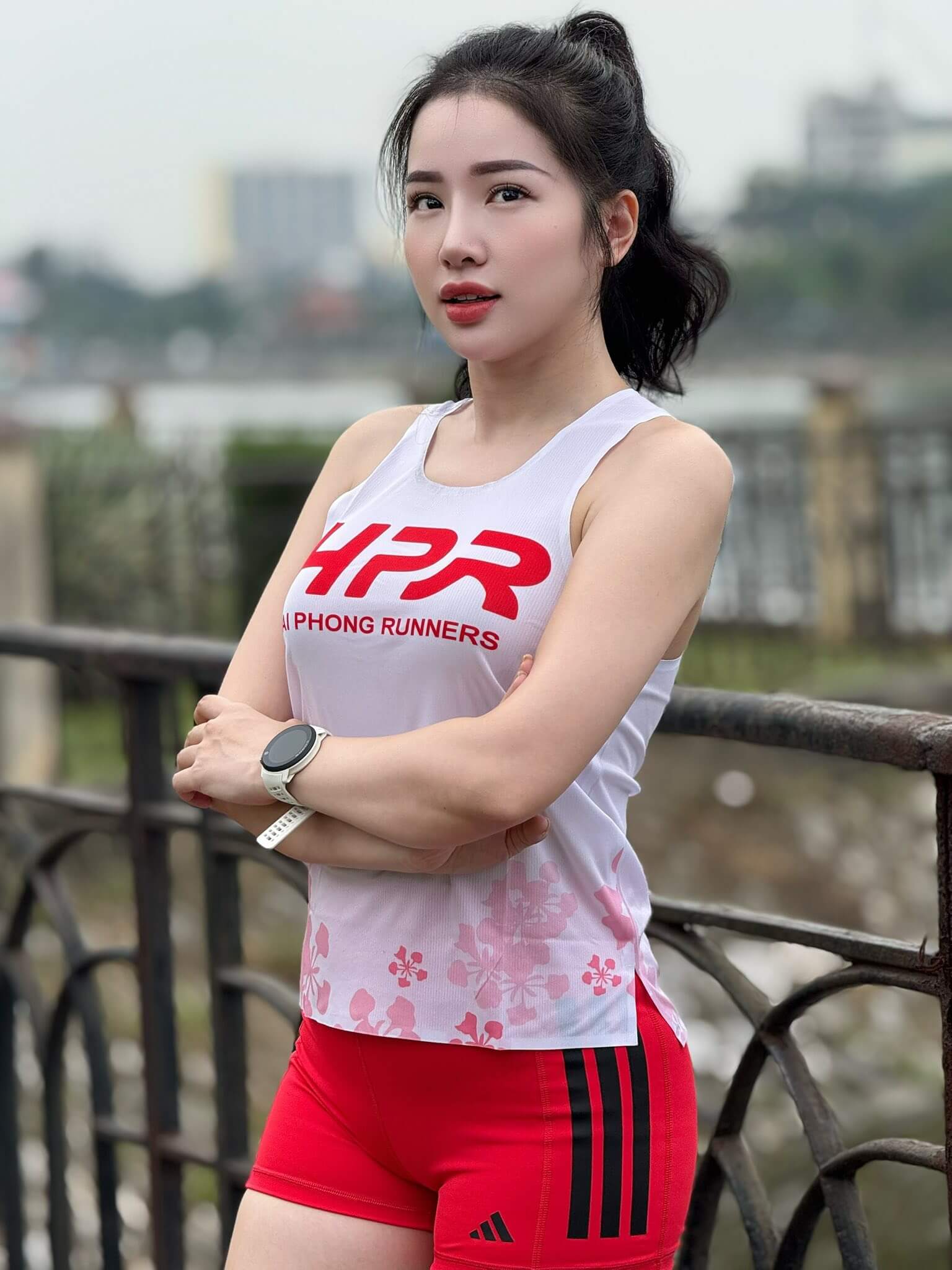 Gymer chạy bộ thu hút ánh nhìn bởi nét xinh xắn và sexy
