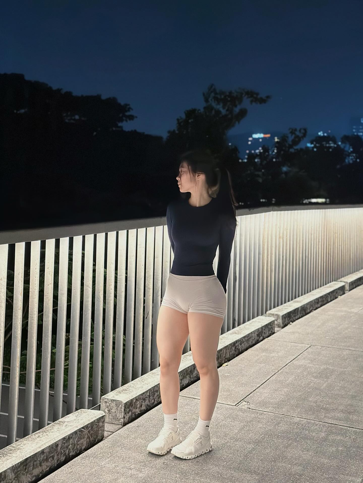 Vẻ đẹp gợi cảm và sức sống thanh xuân của nữ runner xinh đẹp