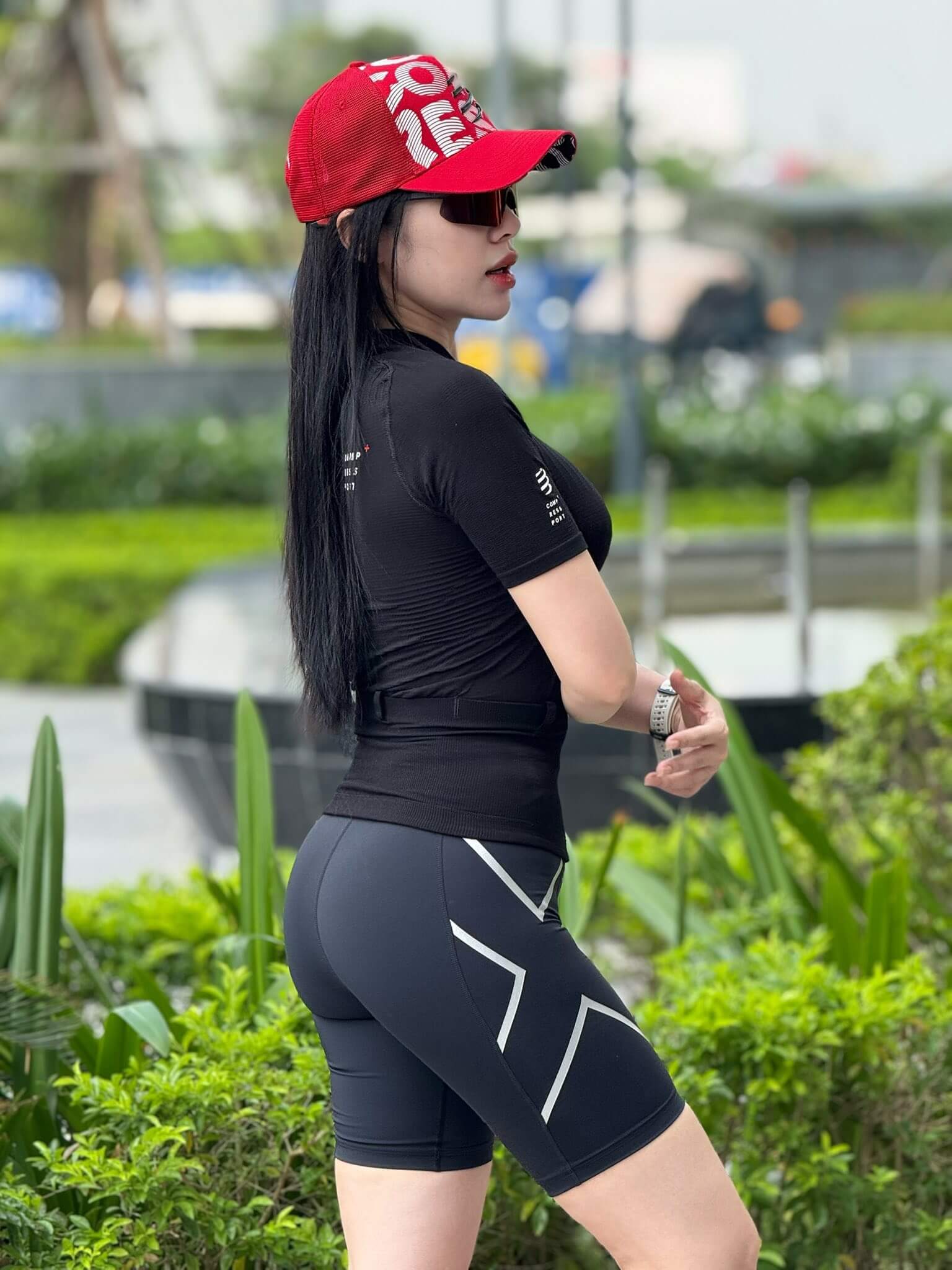 Gái xinh chạy marathon đầy năng lượng với vóc dáng khỏe khoắn sexy
