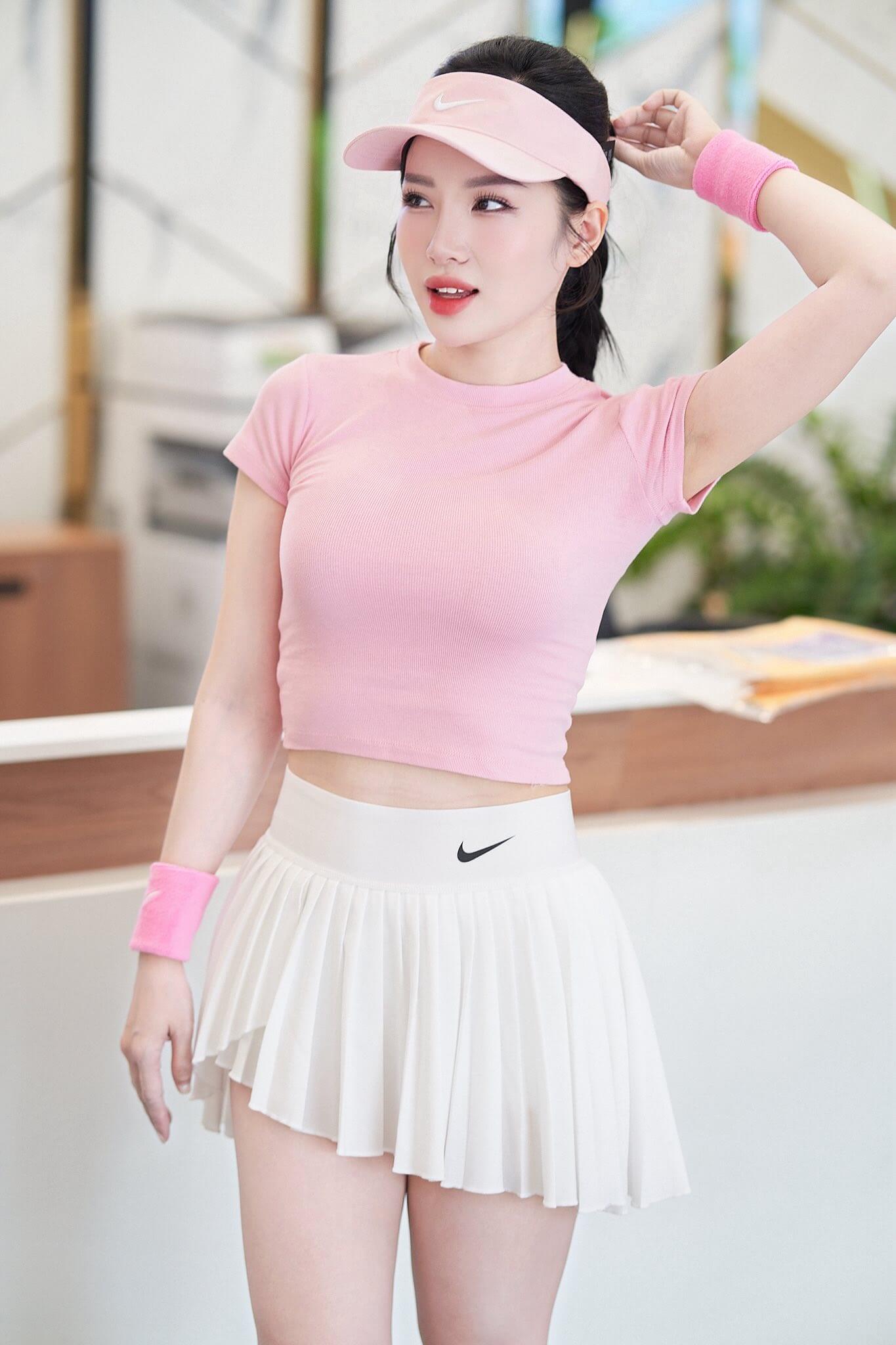 Vẻ đẹp gợi cảm nồng nàn từ thần thái của hot girl chạy bộ