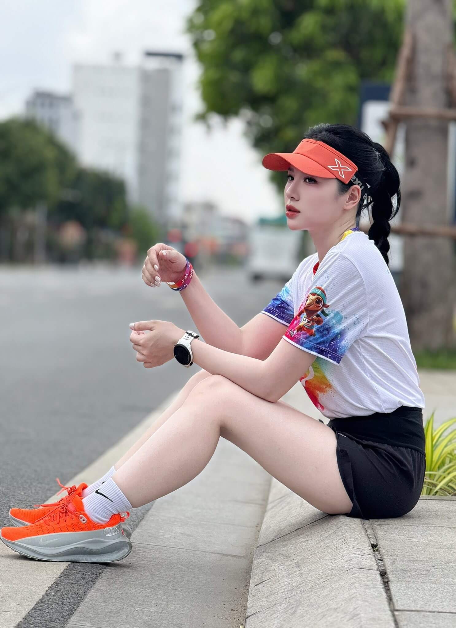 Gymer chạy bộ khoe vẻ đẹp gợi cảm và thần thái sang chảnh