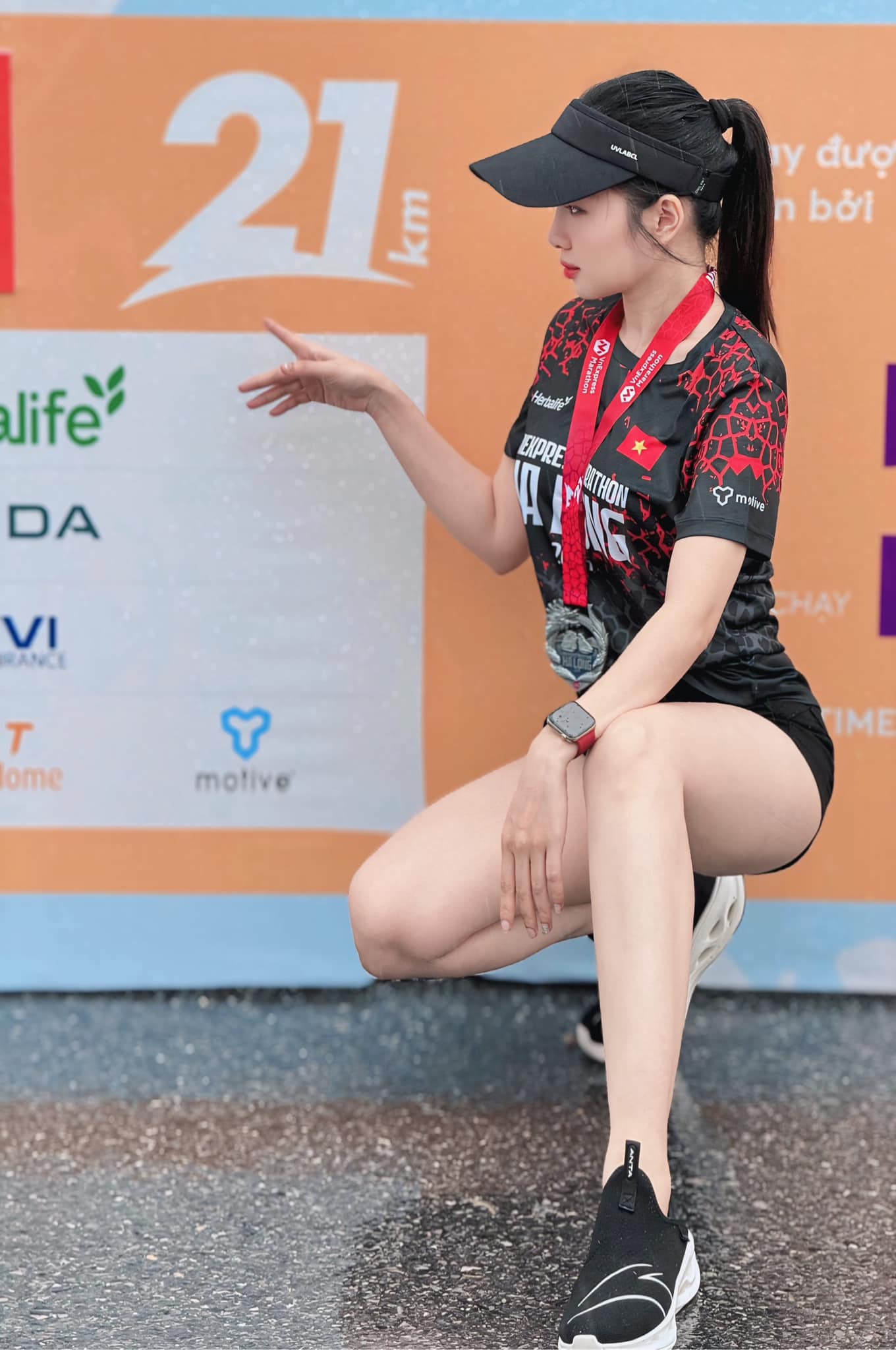 Gymer chạy bộ xinh đẹp lôi cuốn với thần thái đỉnh cao