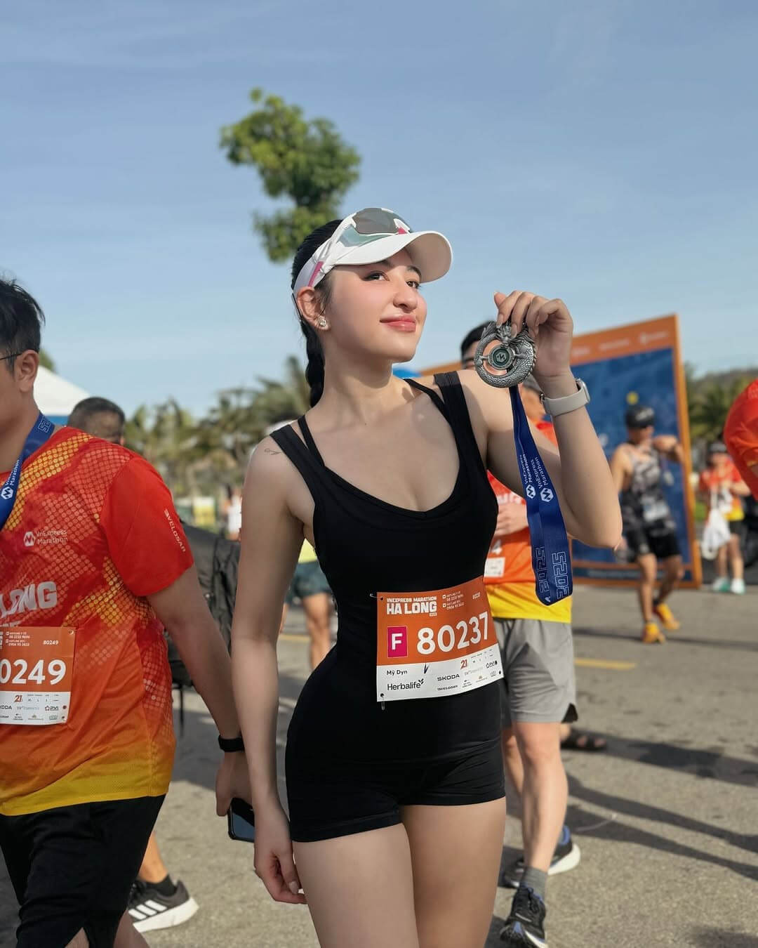 Gái xinh chạy marathon khoe nhan sắc xinh xắn và vóc dáng vạn người mê