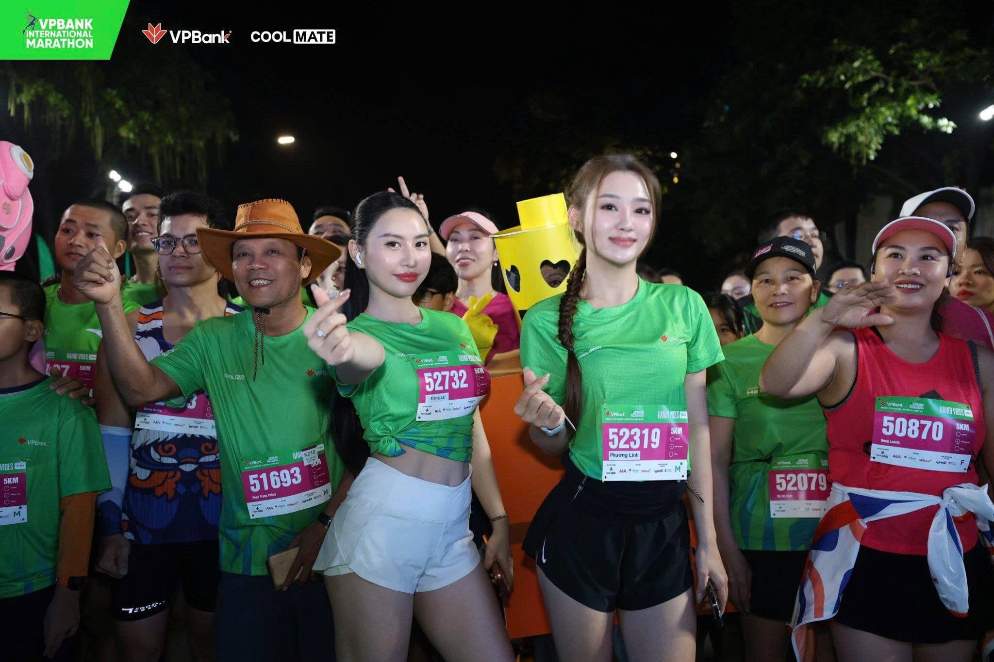 Nữ runner xinh đẹp khoe nhan sắc rạng rỡ và vóc dáng cực cháy