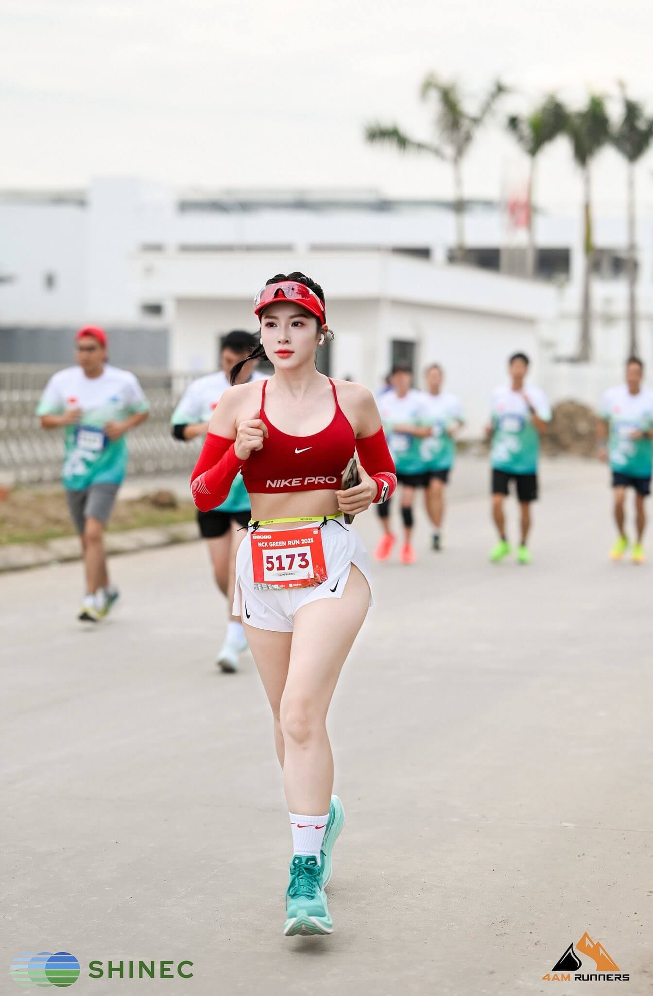 Hot girl chạy bộ khoe vóc dáng sexy và thần thái tự tin 2026
