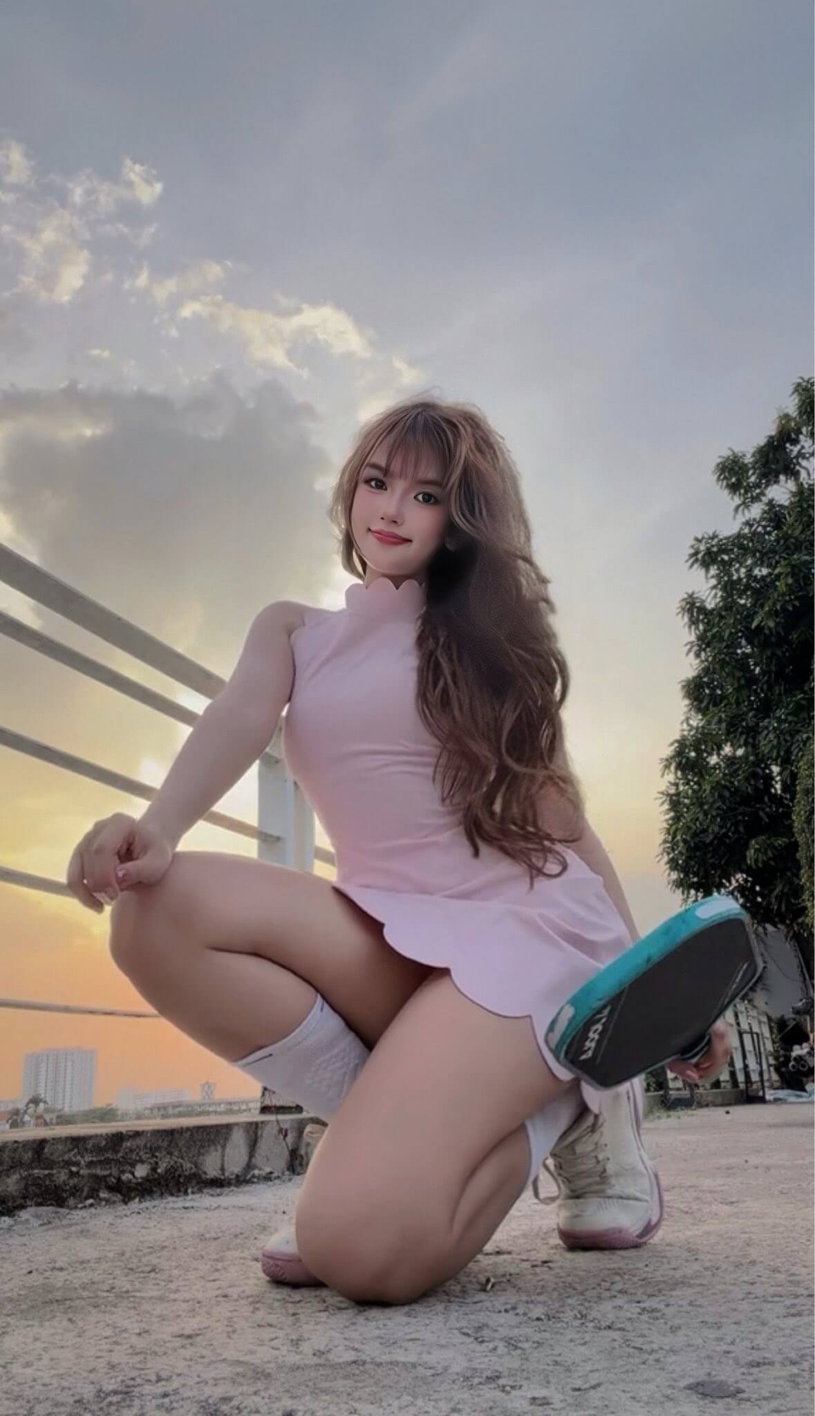 Vẻ đẹp gợi cảm và vóc dáng năng động của gái xinh đánh pick