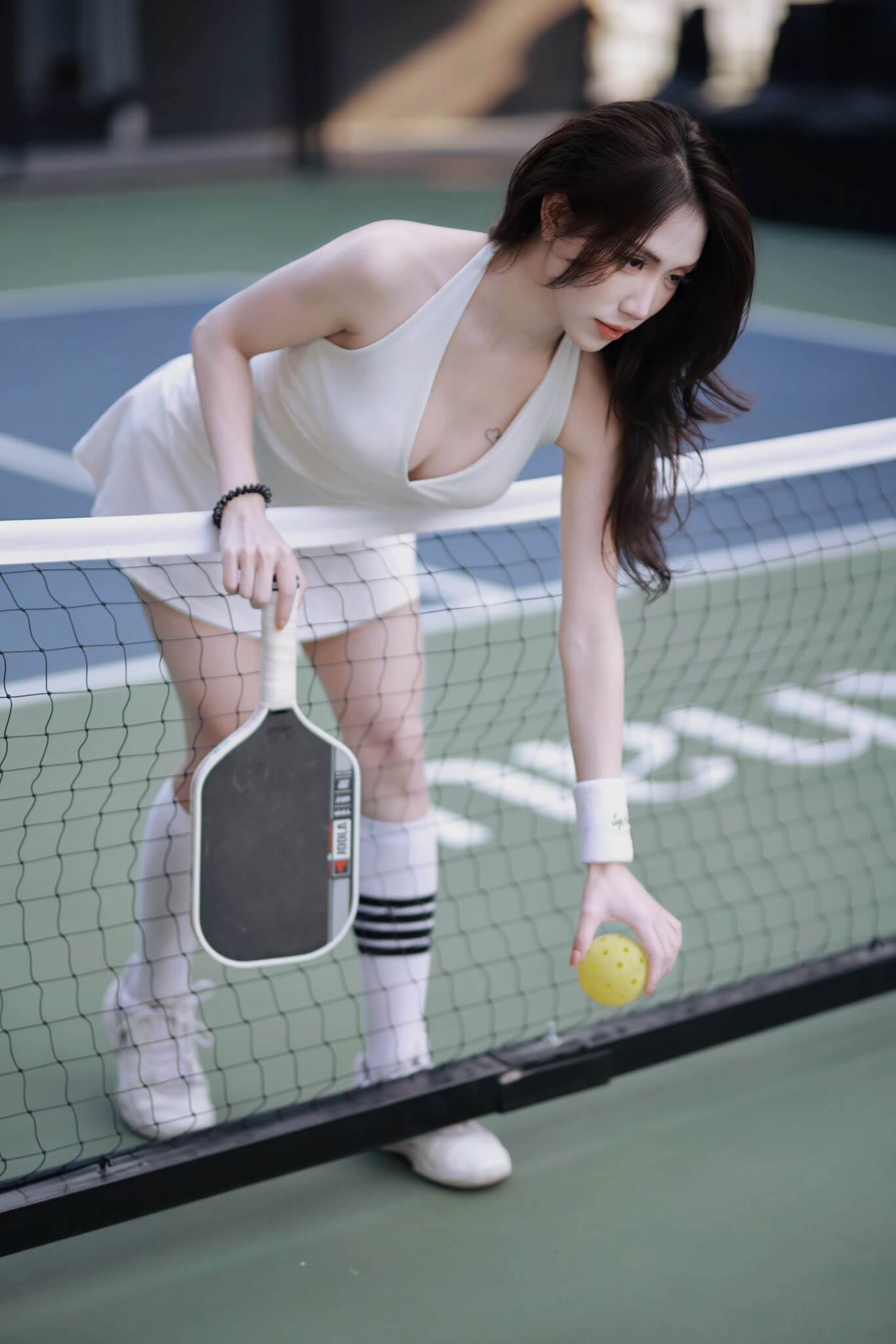 Sức cuốn hút mãnh liệt từ thần thái quyến rũ của gái xinh pickleball