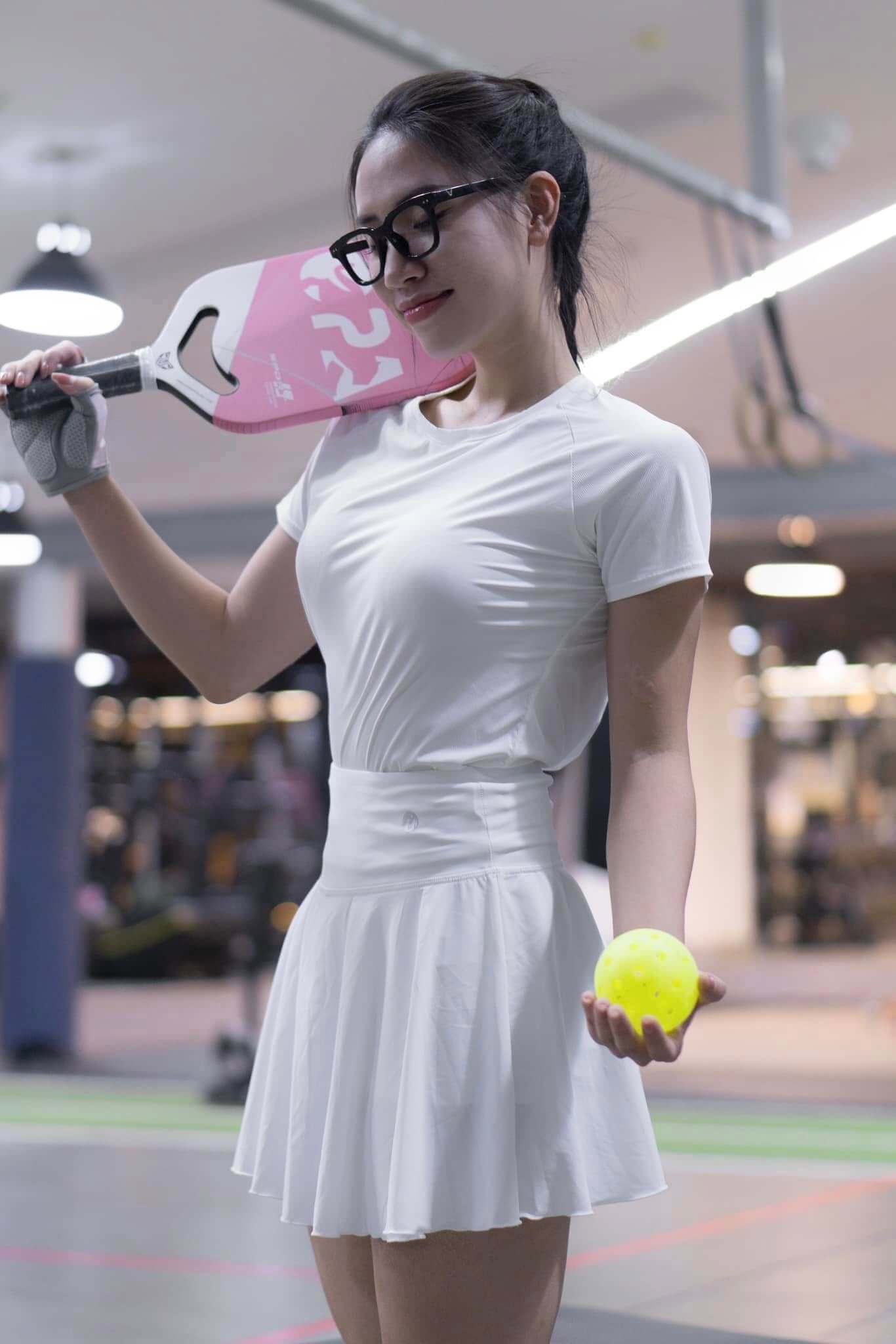 Girl xinh đánh pick khoe nhan sắc xinh xắn và vẻ đẹp gợi cảm