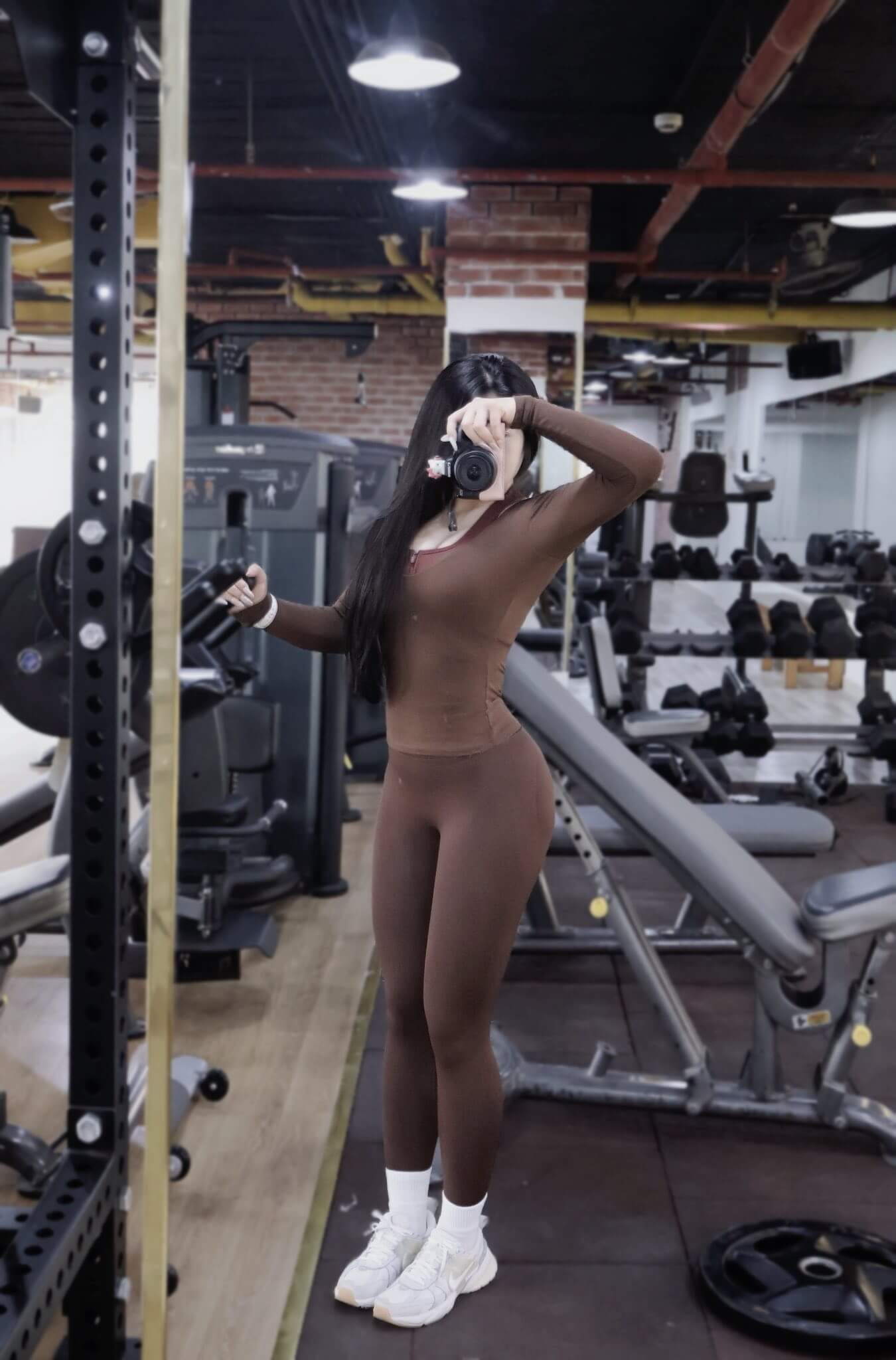 Người đẹp gym xinh đẹp lôi cuốn với vẻ đẹp gợi cảm hiện đại